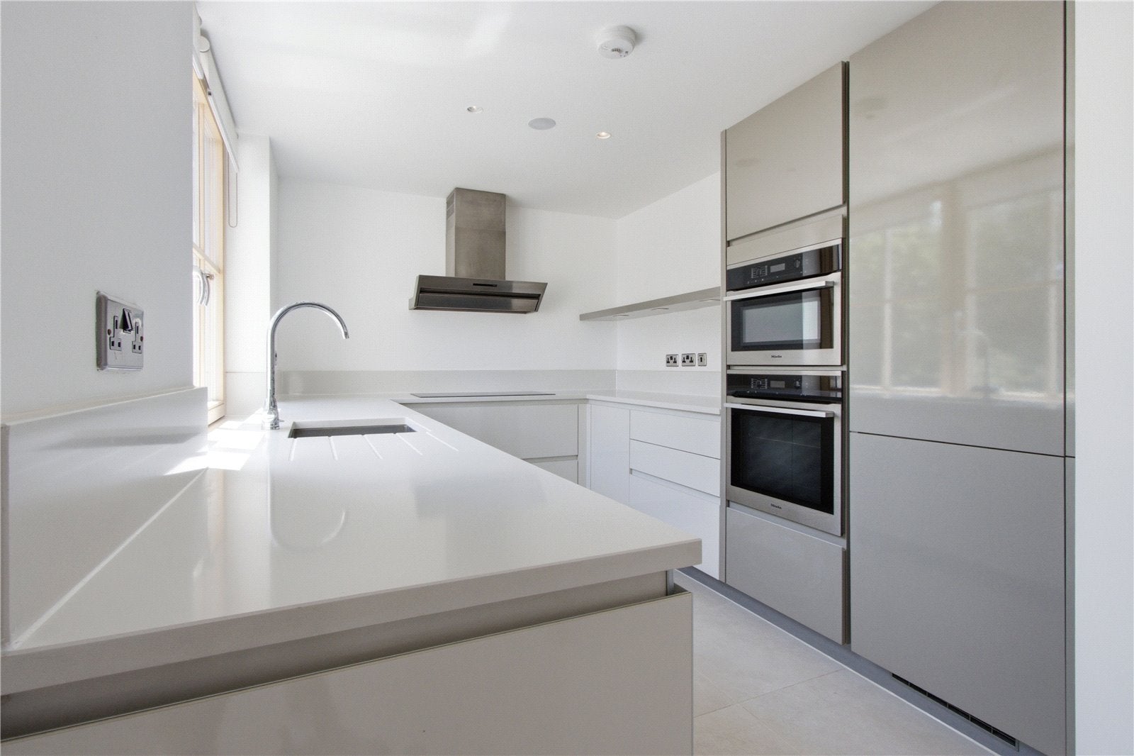 Flat Totteridge Lane in Greater London