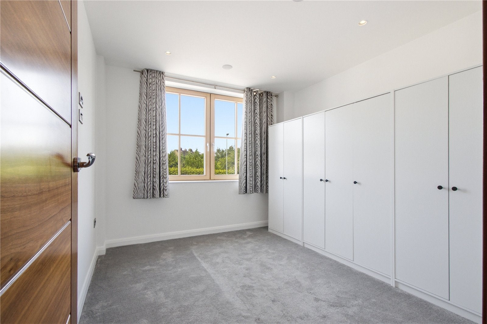 Flat Totteridge Lane in Greater London