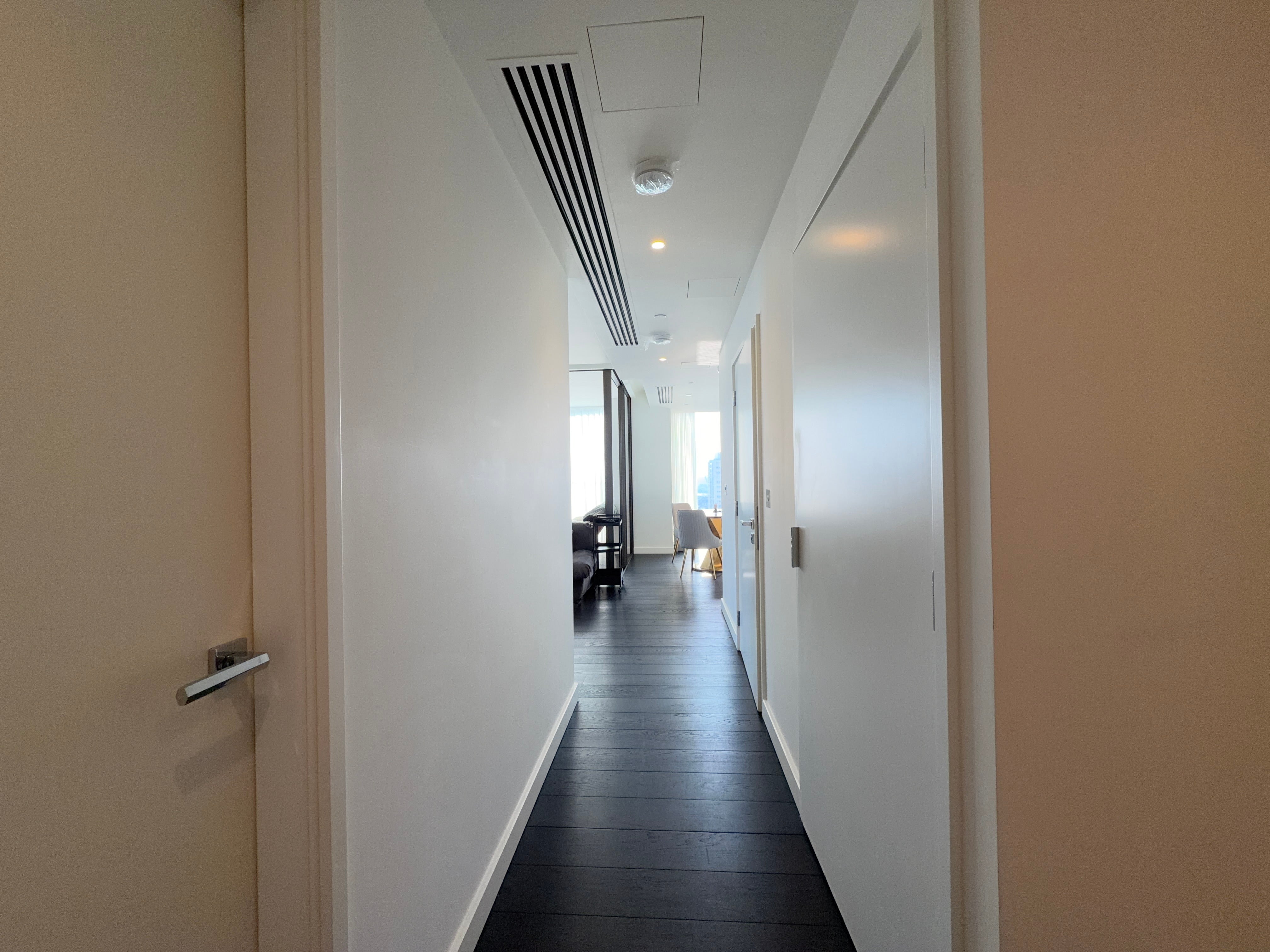 Flat Bondway in Greater London