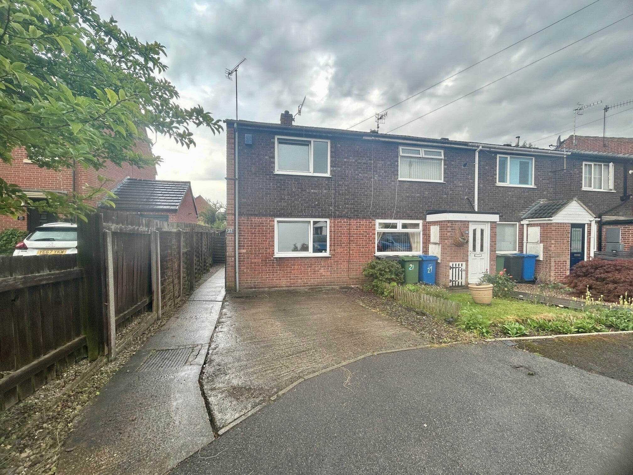 House Hartfield Close in Chesterfield