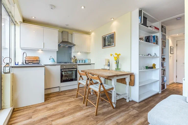 Flat Richmond House in Greater London