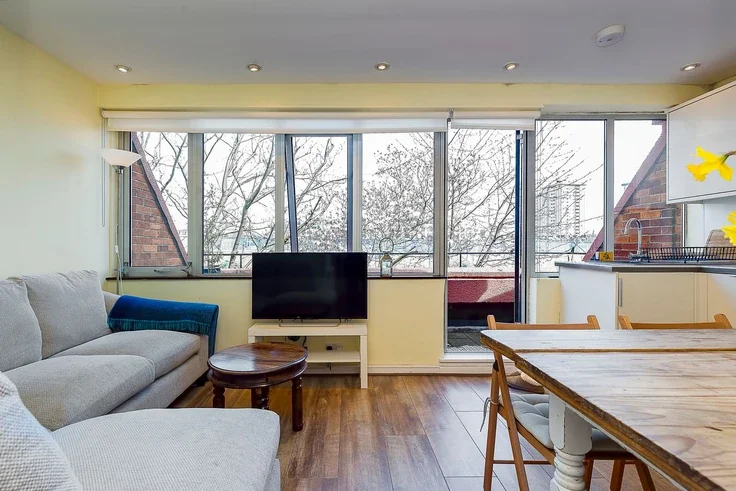 Flat Richmond House in Greater London