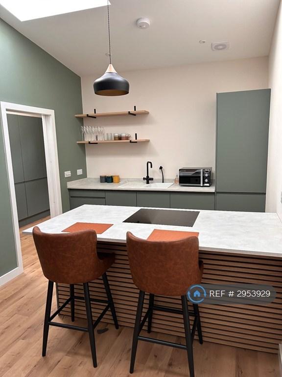 Room Main Street in Carnwath