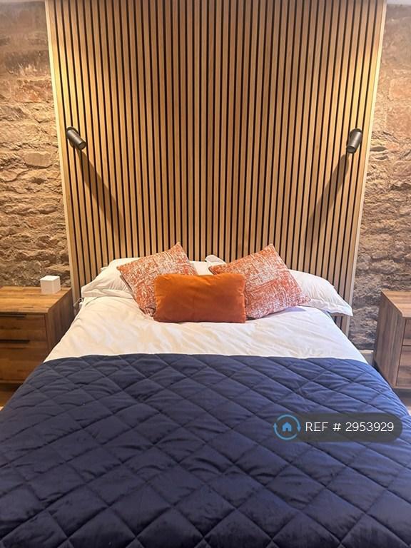 Room Main Street in Carnwath