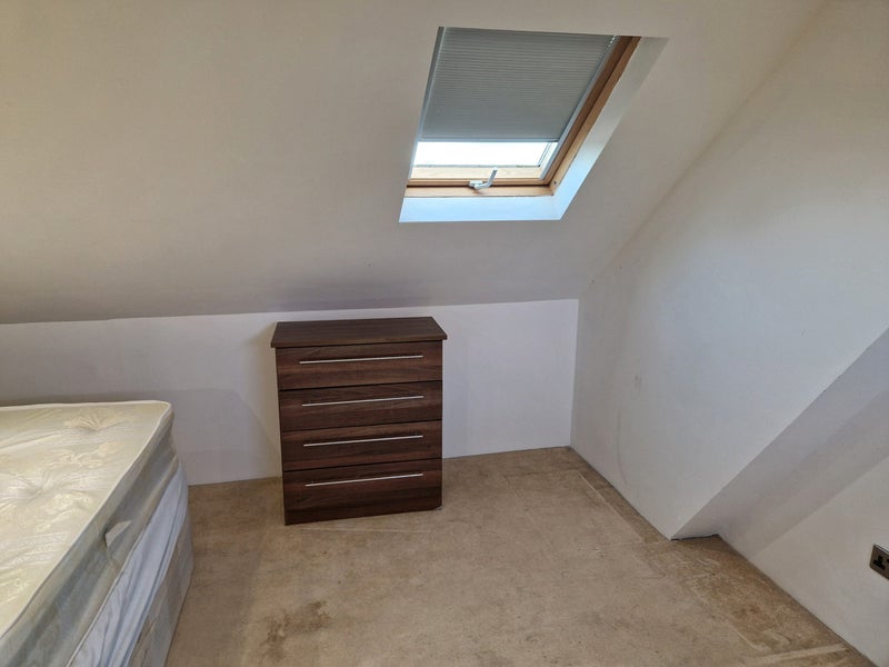 Room Sidcup Road in Greater London