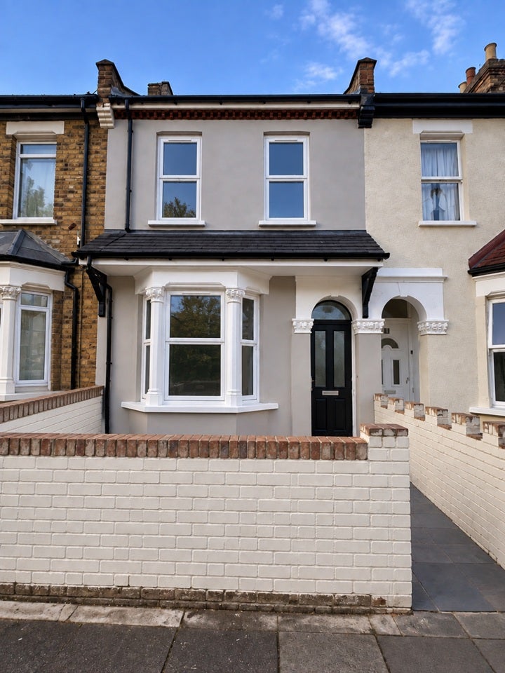 House Grosvenor Road in Greater London