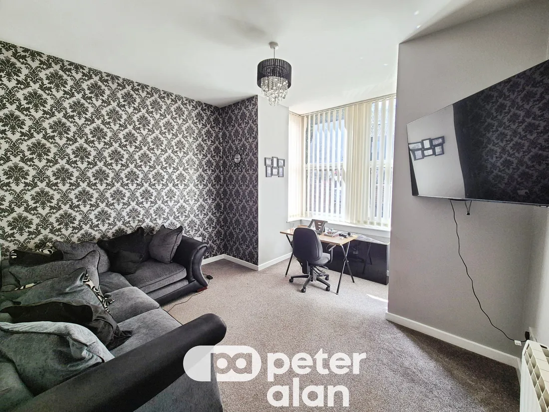 Flat Clytha Park Road in Newport