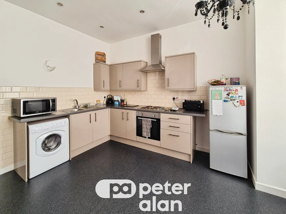 Flat Clytha Park Road in Newport