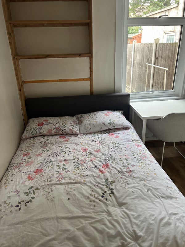Room Newman Road in Greater London
