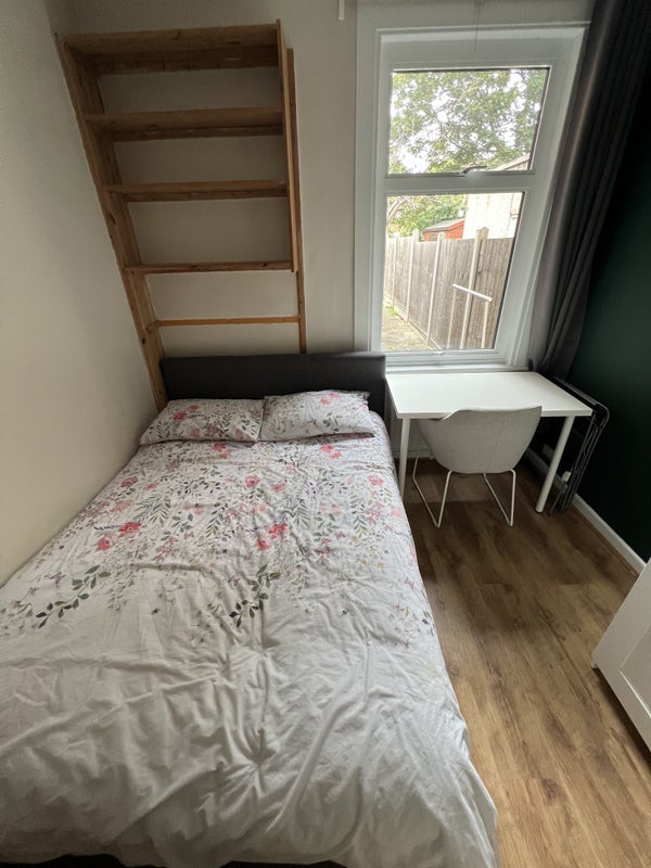 Room Newman Road in Greater London