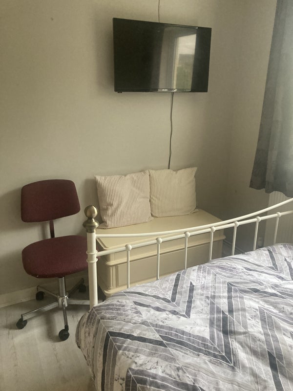 Room Llanbryn Gardens in Bryncae