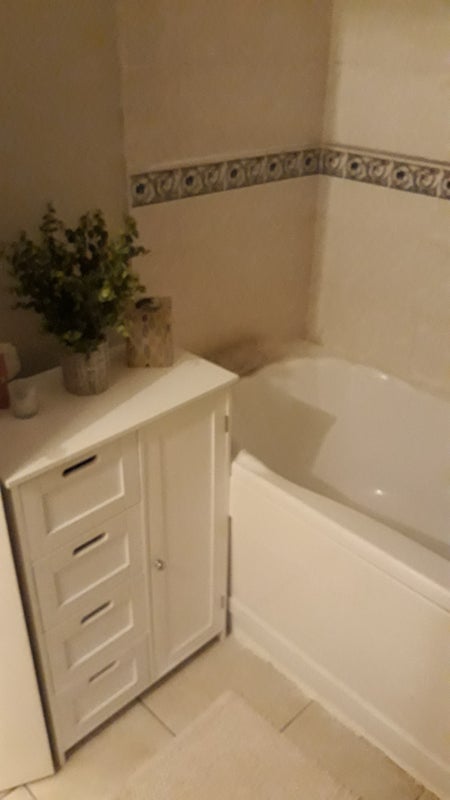 Room Llanbryn Gardens in Bryncae