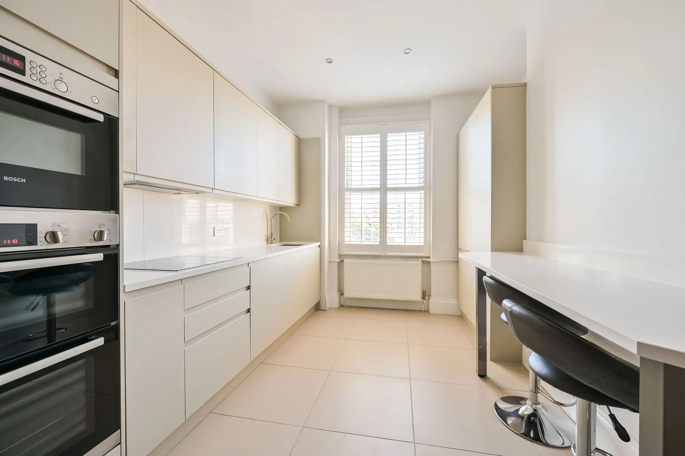 Flat Tanner Street in Greater London