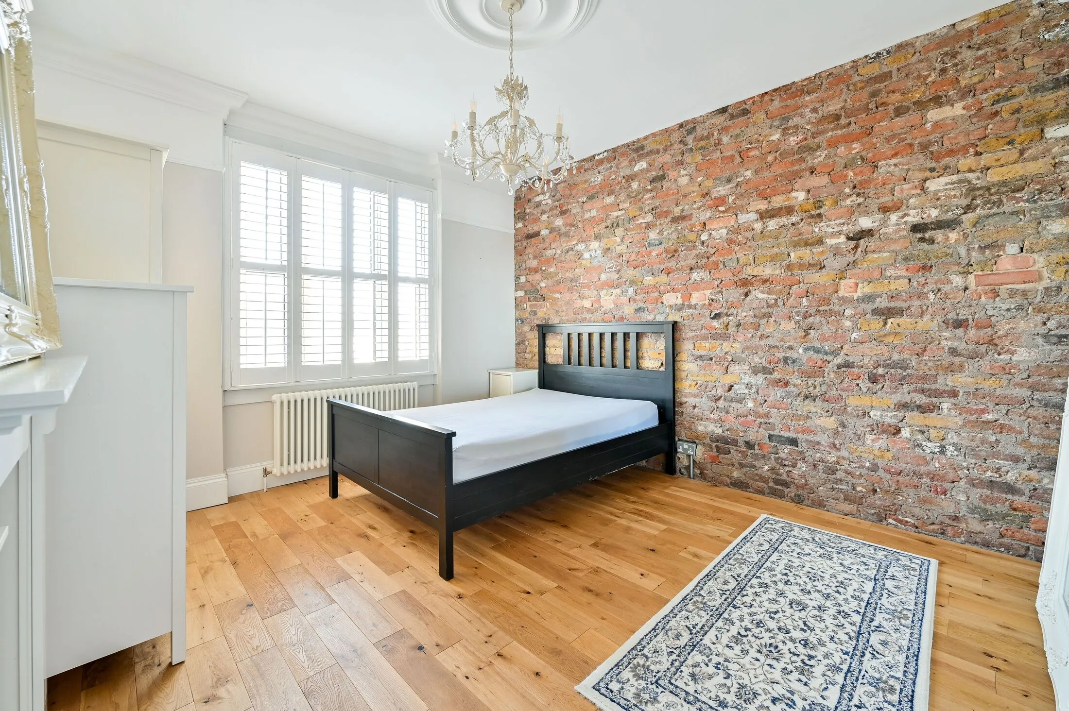 Flat Tanner Street in Greater London