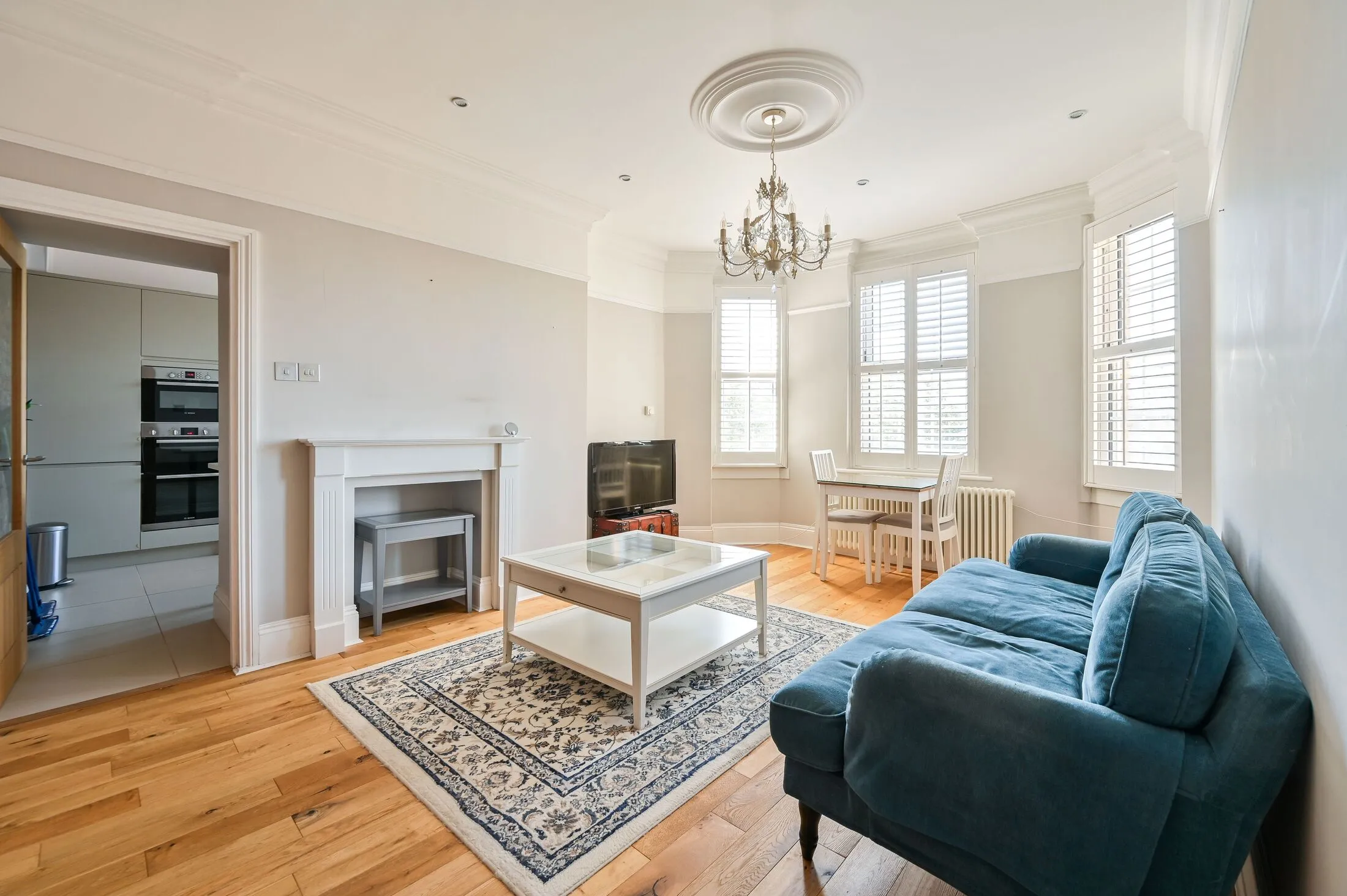 Flat Tanner Street in Greater London
