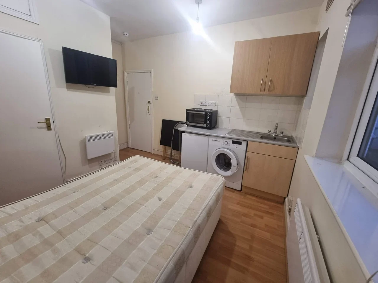 Flat Benwell Road in Greater London