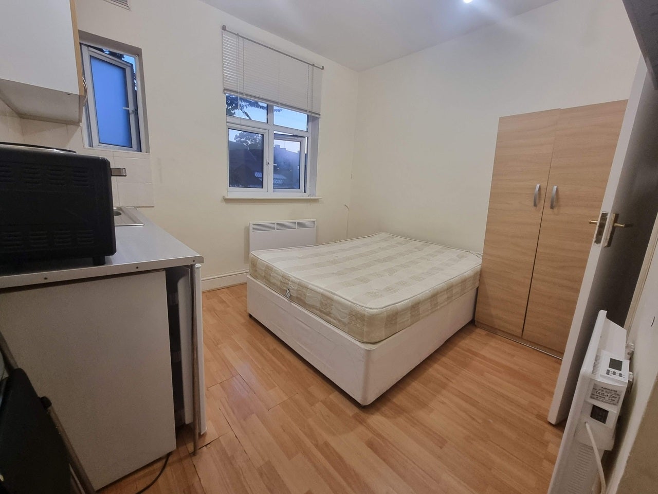 Flat Benwell Road in Greater London
