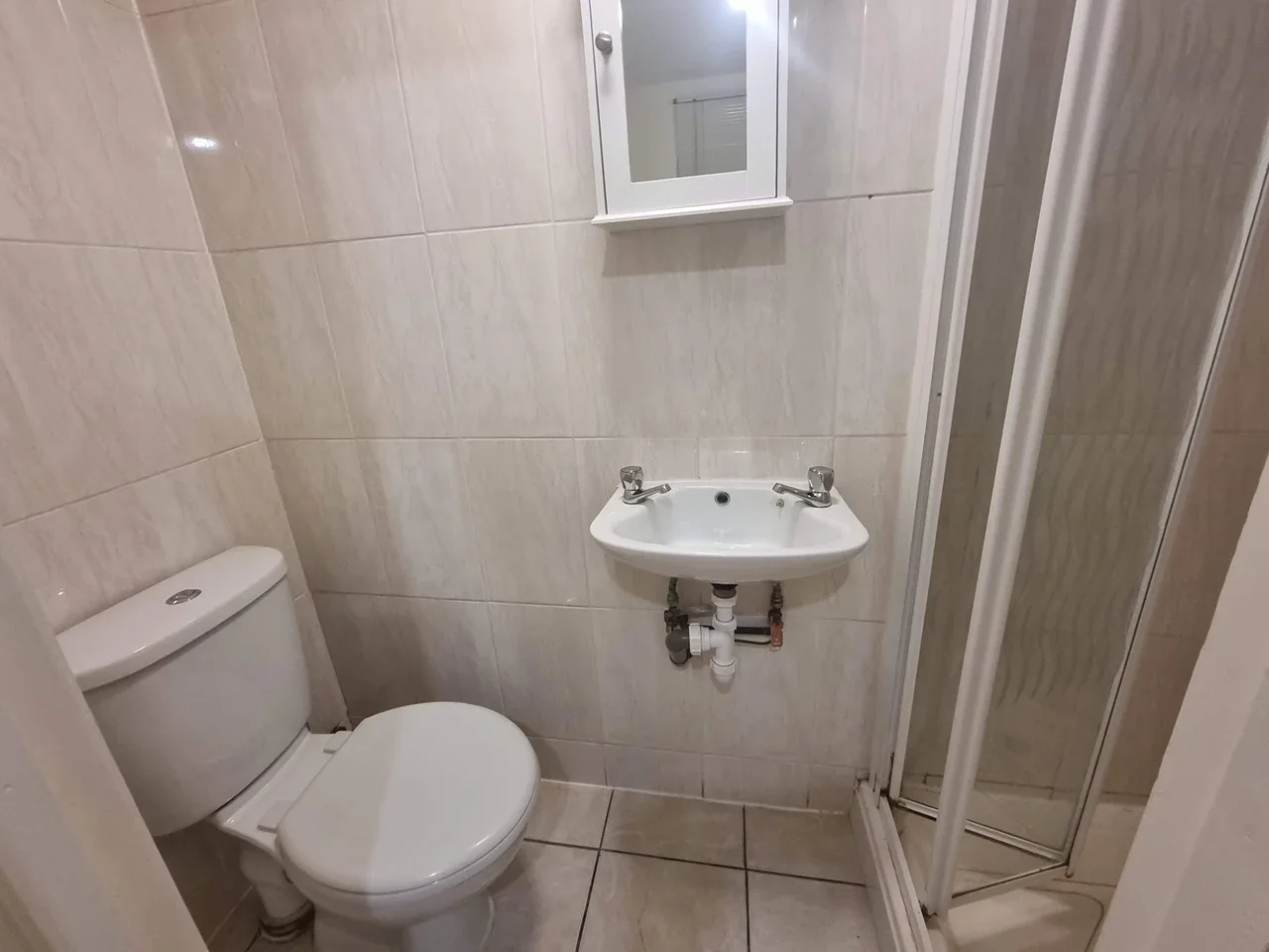 Flat Benwell Road in Greater London