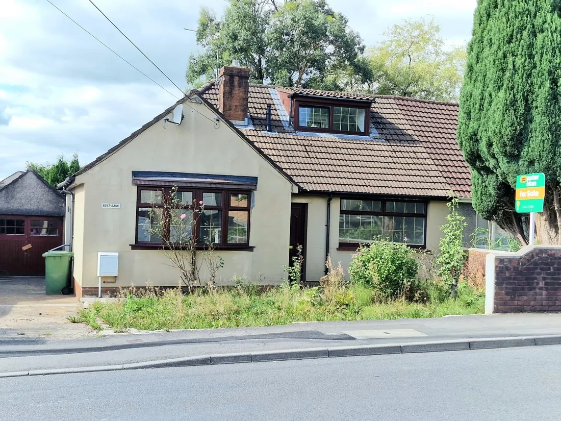 House Gwaunmiskin Road in Beddau