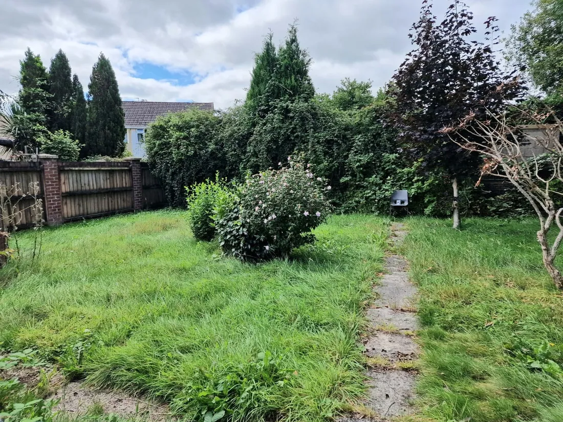 House Gwaunmiskin Road in Beddau