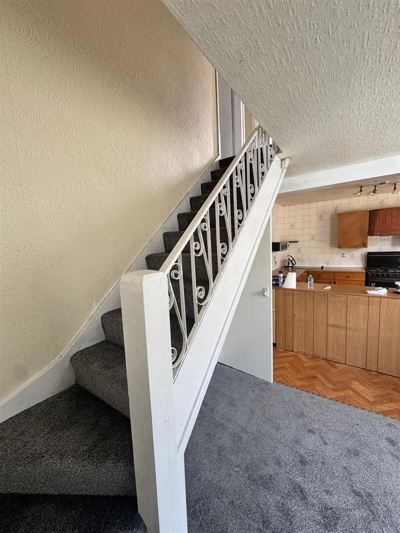 House Valdene Close in Farnworth