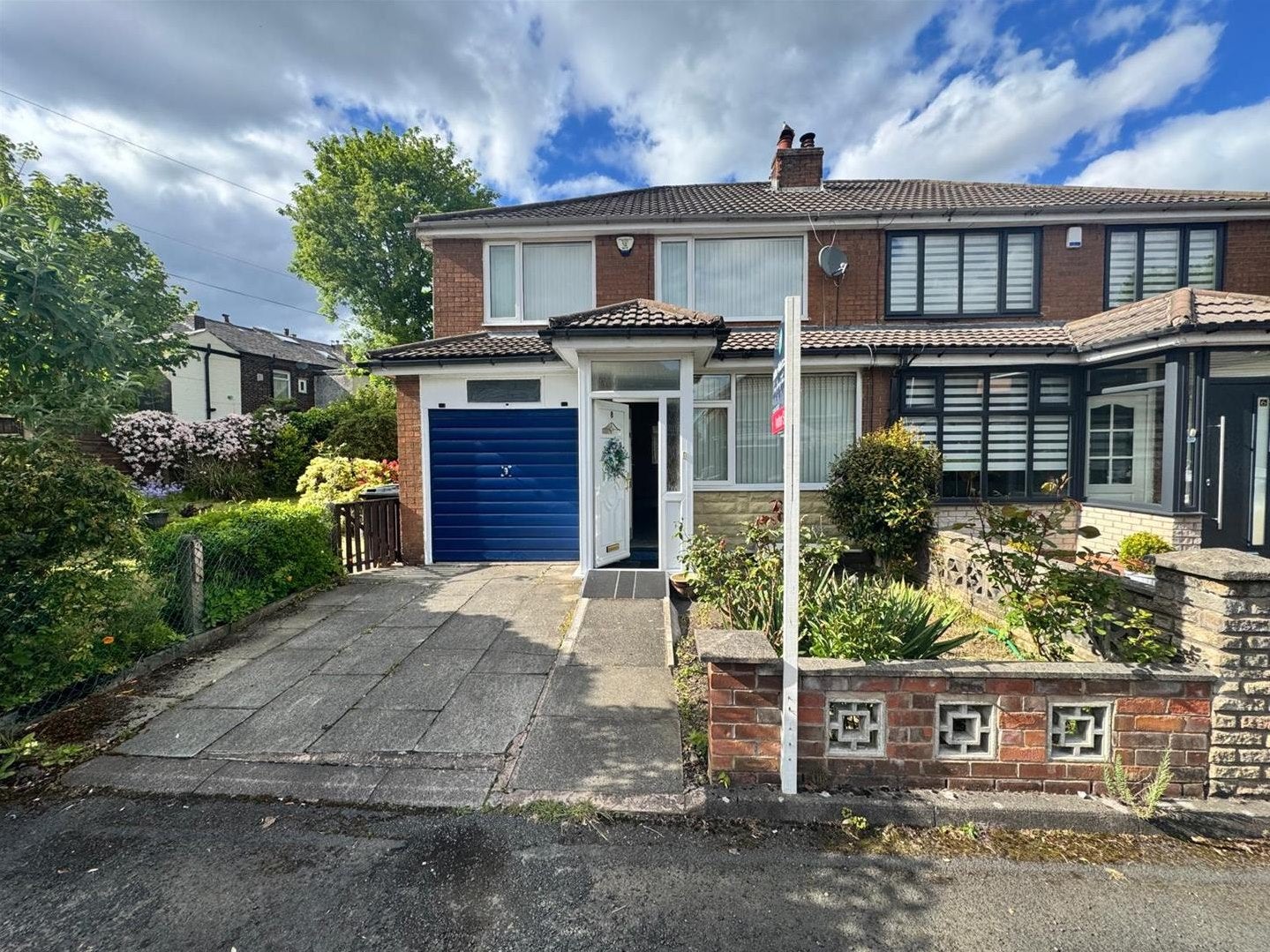 House Valdene Close in Farnworth