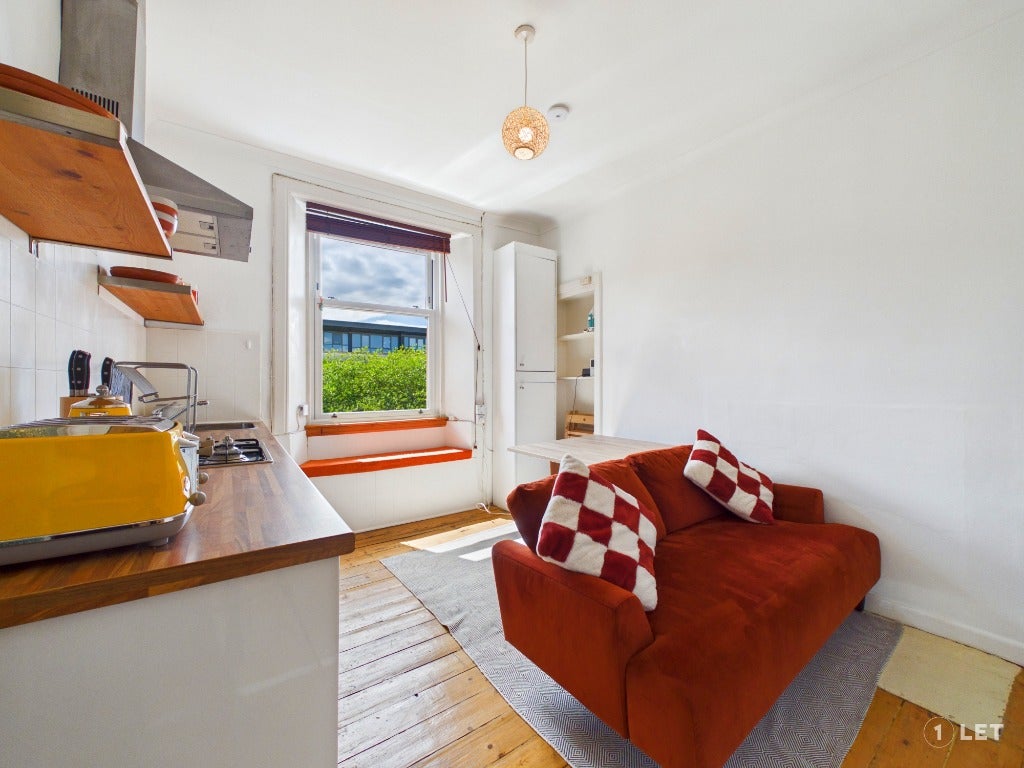 Flat Robertson Avenue in City of Edinburgh