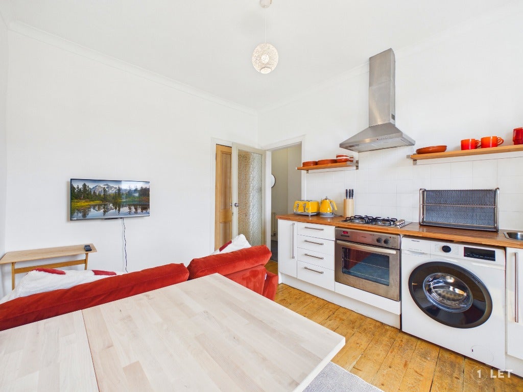 Flat Robertson Avenue in City of Edinburgh