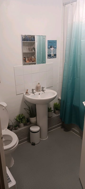 Room Haselrigge Road in Greater London