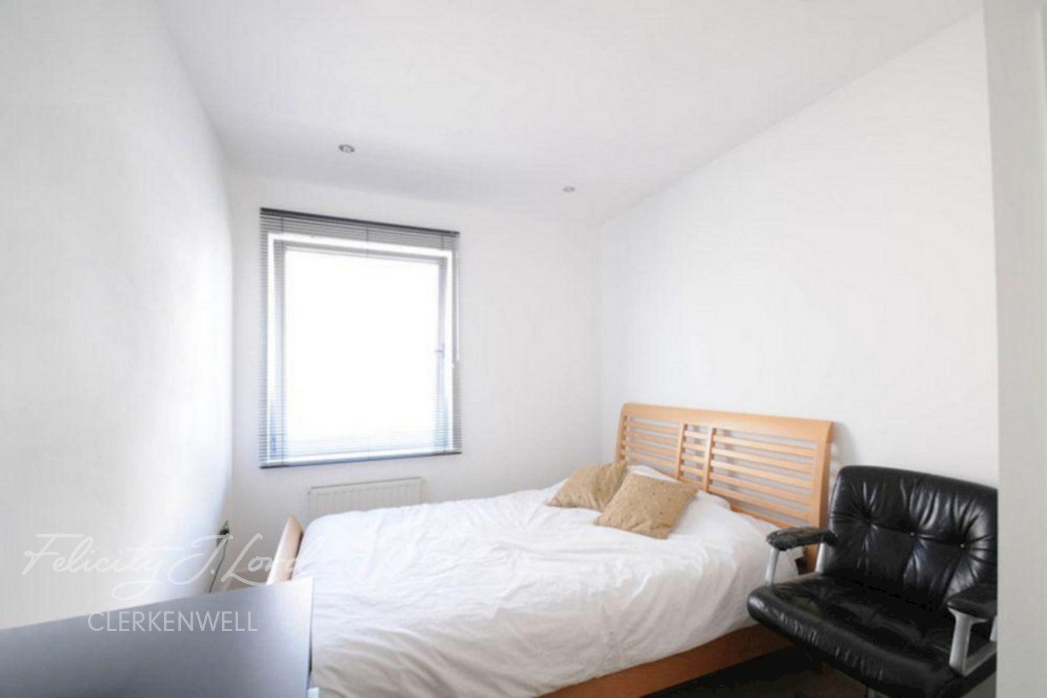 Flat Hemsworth Street in Greater London