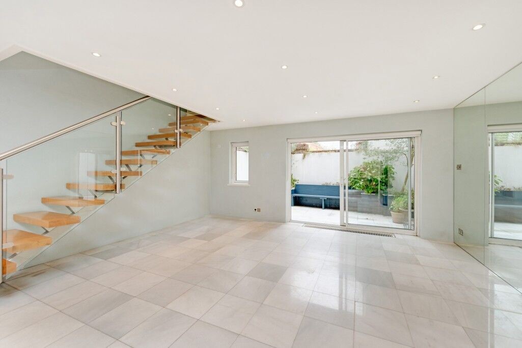 House Spencer Walk in Greater London
