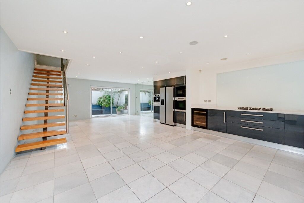 House Spencer Walk in Greater London