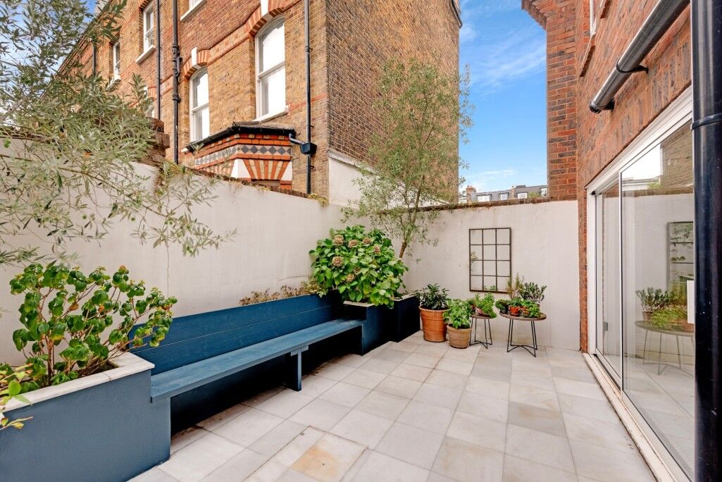 House Spencer Walk in Greater London