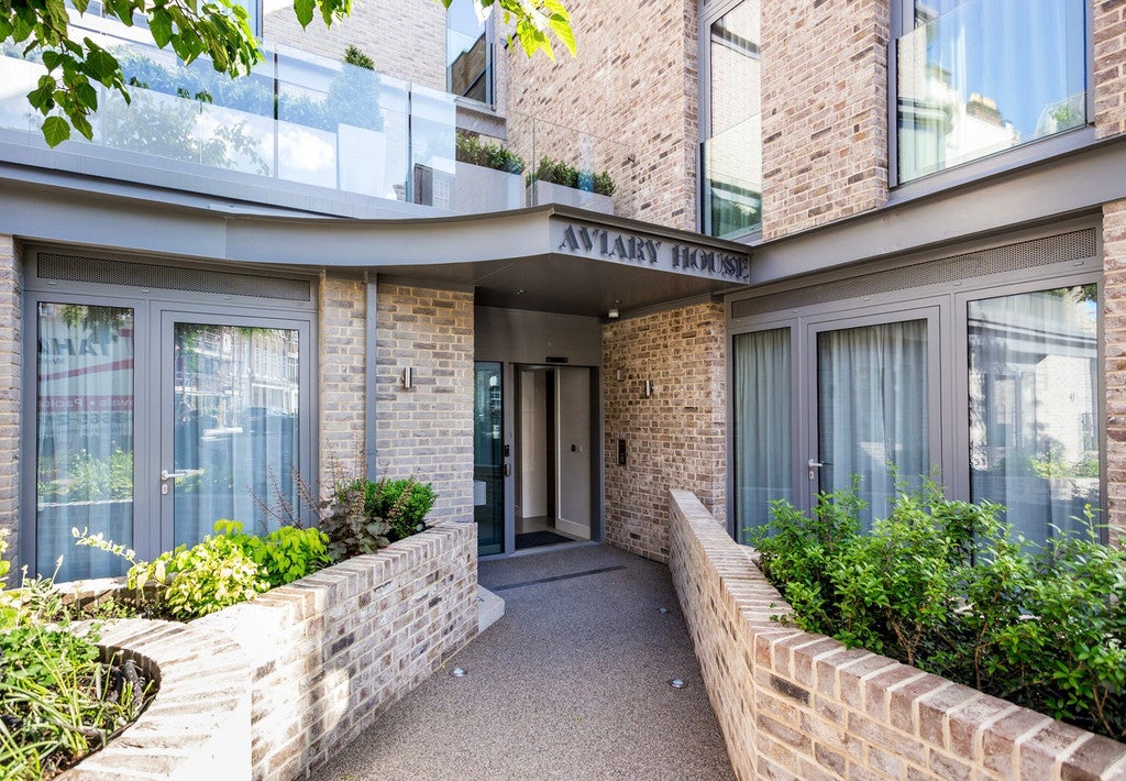 Flat Cardinal Walk in City of Westminster