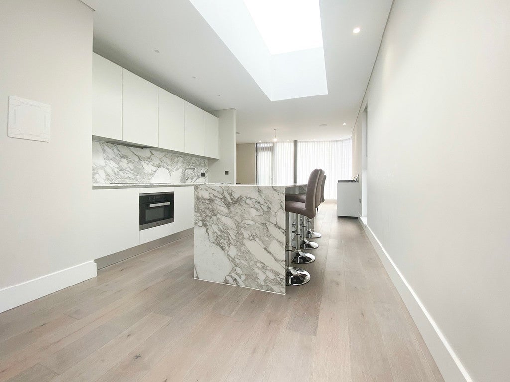 Flat Cardinal Walk in City of Westminster