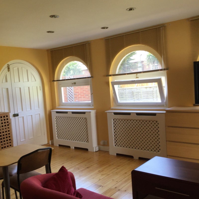 Flat Mellitus Street in Greater London