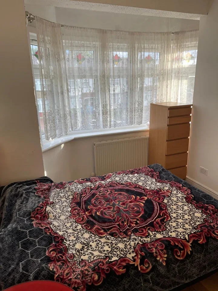 Room Gantshill Crescent in Greater London