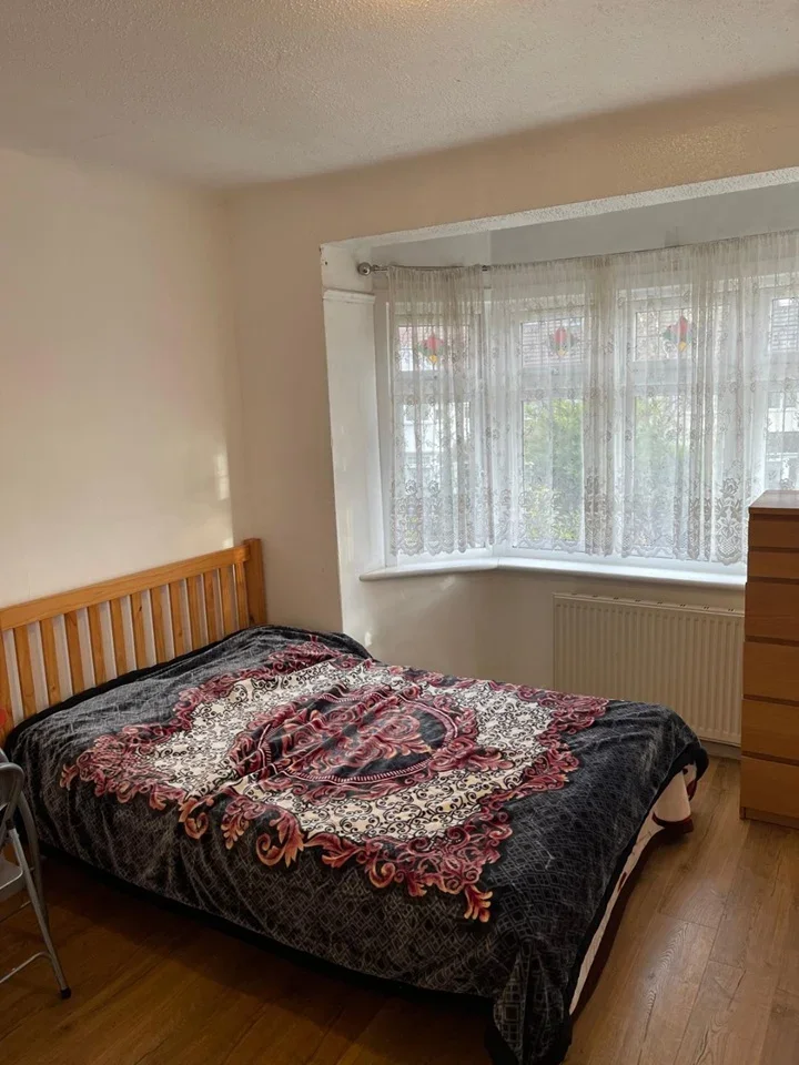 Room Gantshill Crescent in Greater London