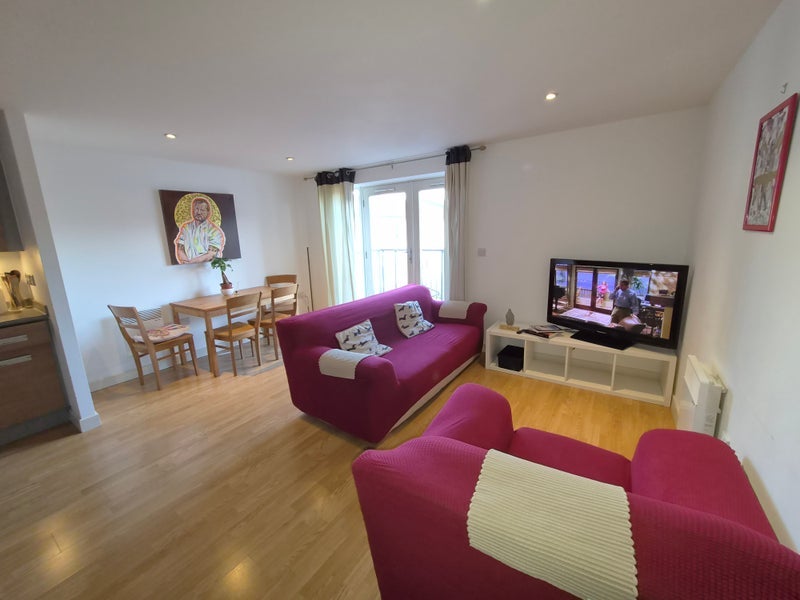Flat Tredegar Road in Greater London