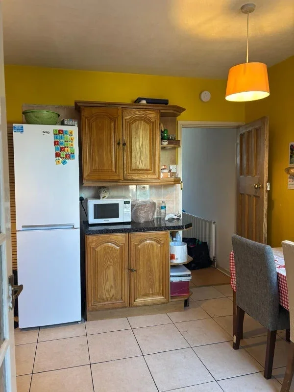Room Howley Road in Greater London