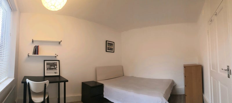 Room Borrodaile Road in Greater London
