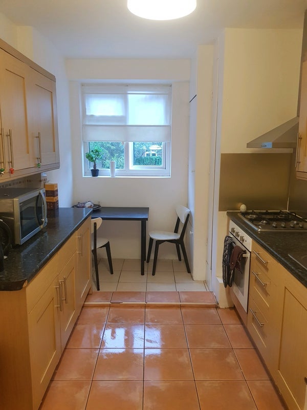 Room Borrodaile Road in Greater London