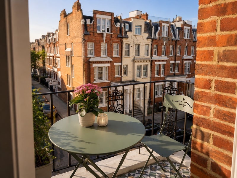 Room Comeragh Road in Greater London