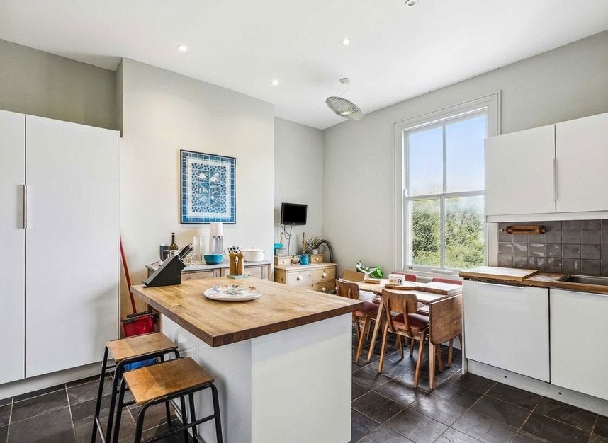 Flat St. Martin's Road in Greater London