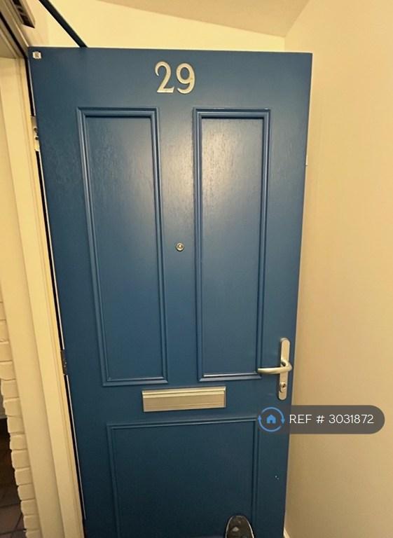 Flat Grantwood Close in Reigate and Banstead
