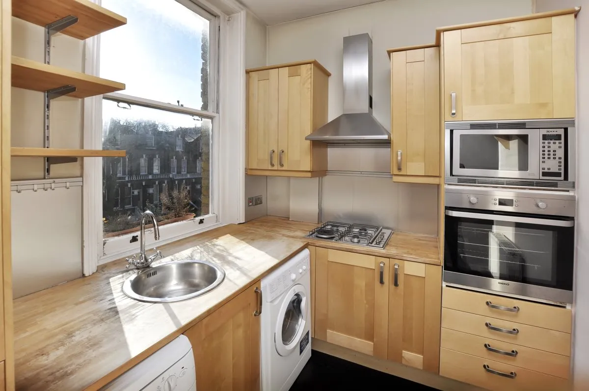 Flat Brondesbury Villas in Greater London