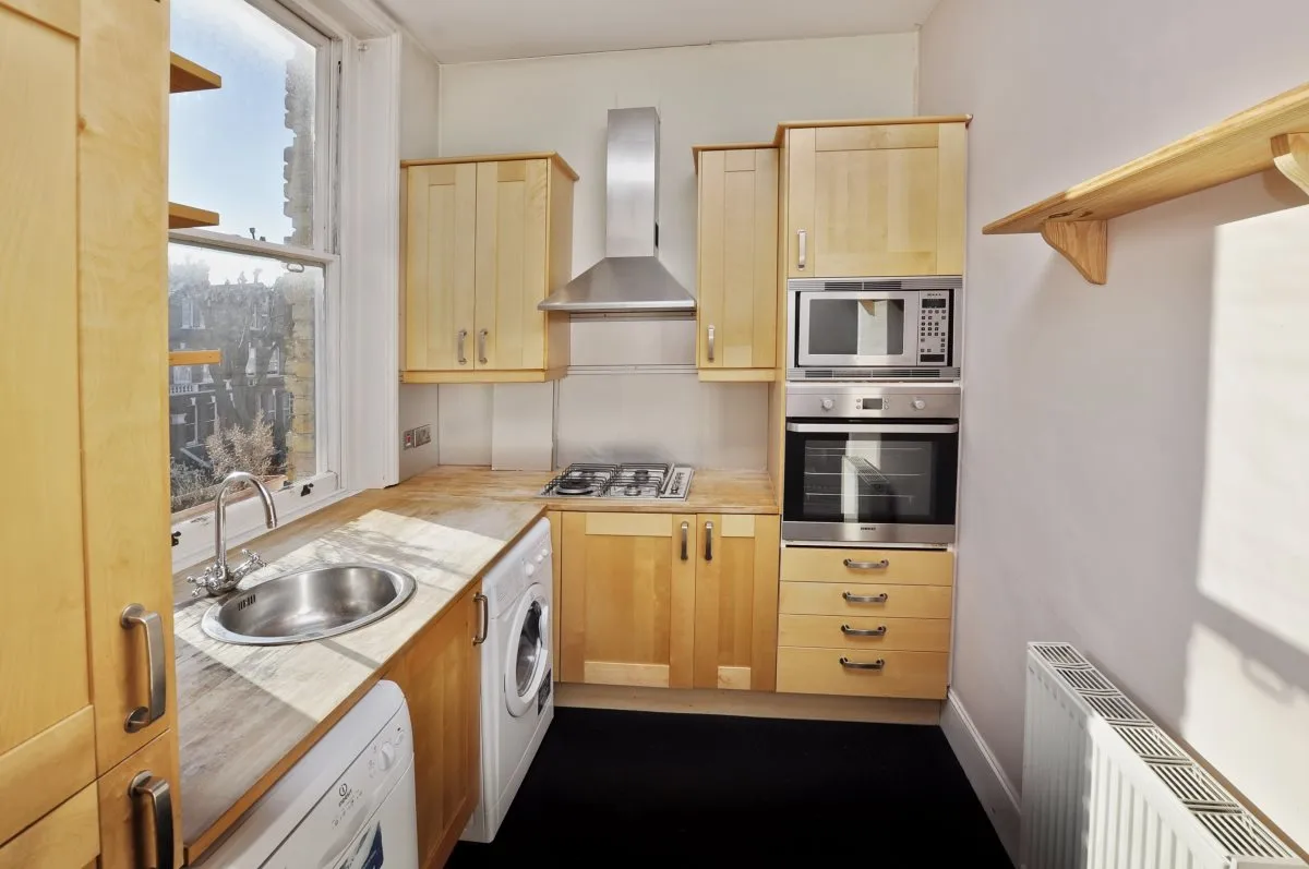 Flat Brondesbury Villas in Greater London