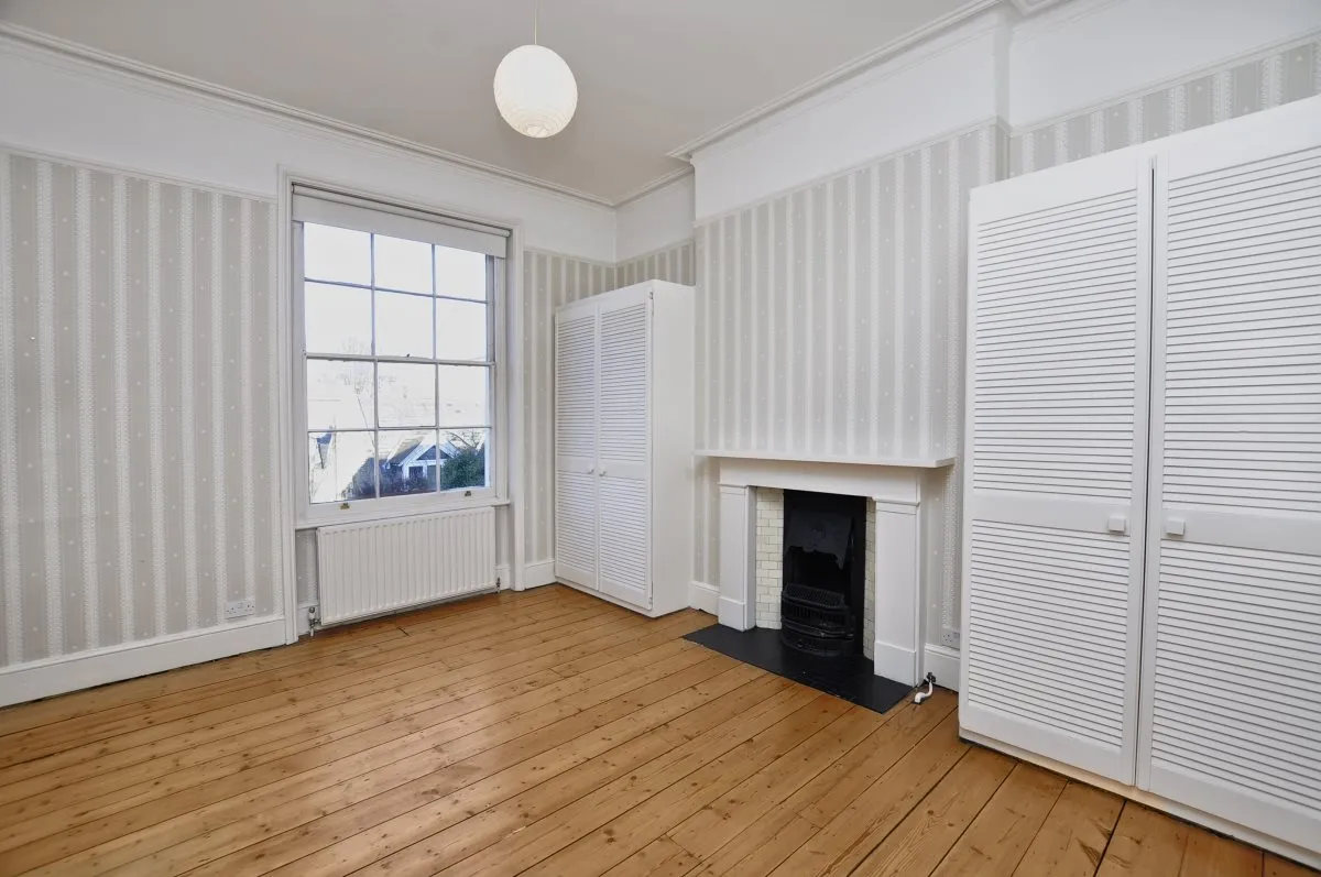Flat Brondesbury Villas in Greater London