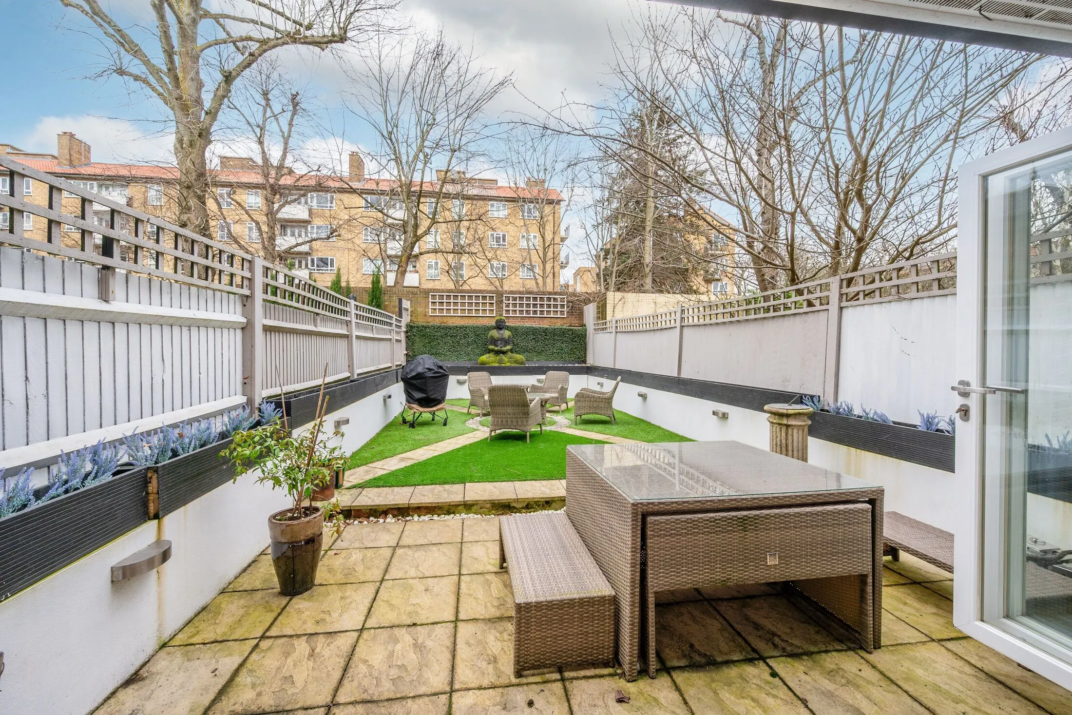 House Chapman Square in Greater London