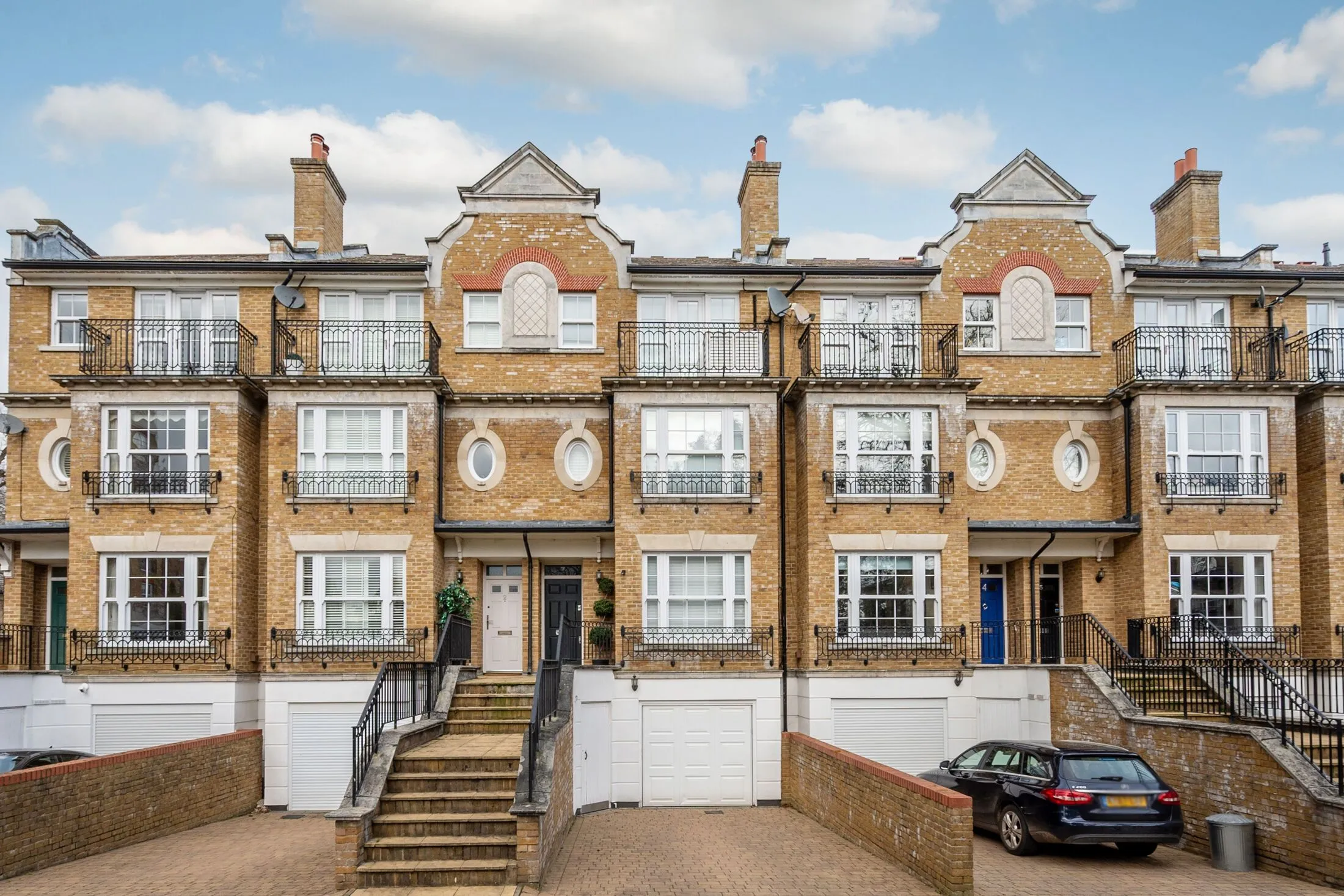 House Chapman Square in Greater London